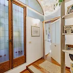 Appartement Guesthost - Historic Palace In The Heart Of *